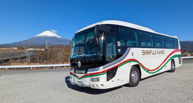 大型観光バス（60名）の写真