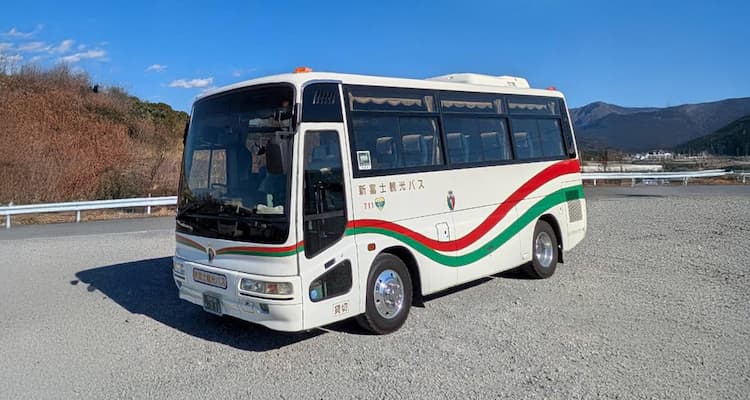 大型観光バス（60名）の写真